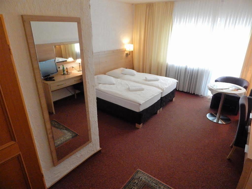Land-Gut-Hotel Zum Alten Forsthaus - Aufladestation Fuer Elektroautos Hürtgenwald Exterior foto